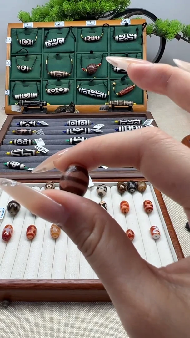 玛瑙/玉髓（覆膜）颈饰未镶嵌11微瑕随机发货