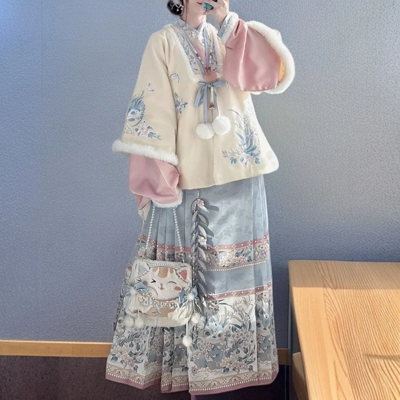 原创【龙宝宝】汉服女刺绣明制合领披袄交领琵琶袖拜年服冬季加厚