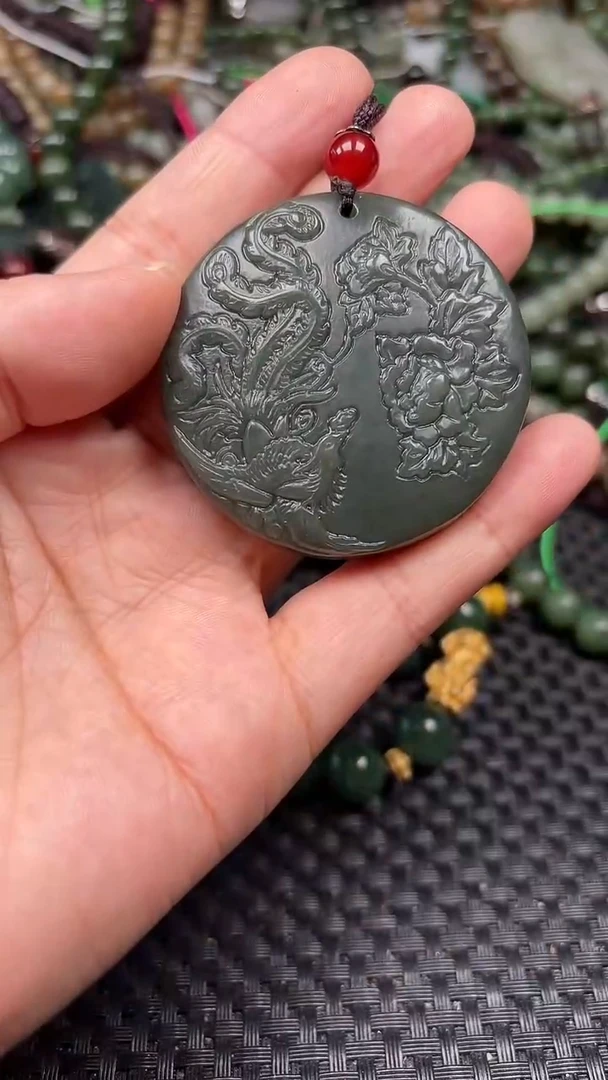 和田玉未镶嵌颈饰1