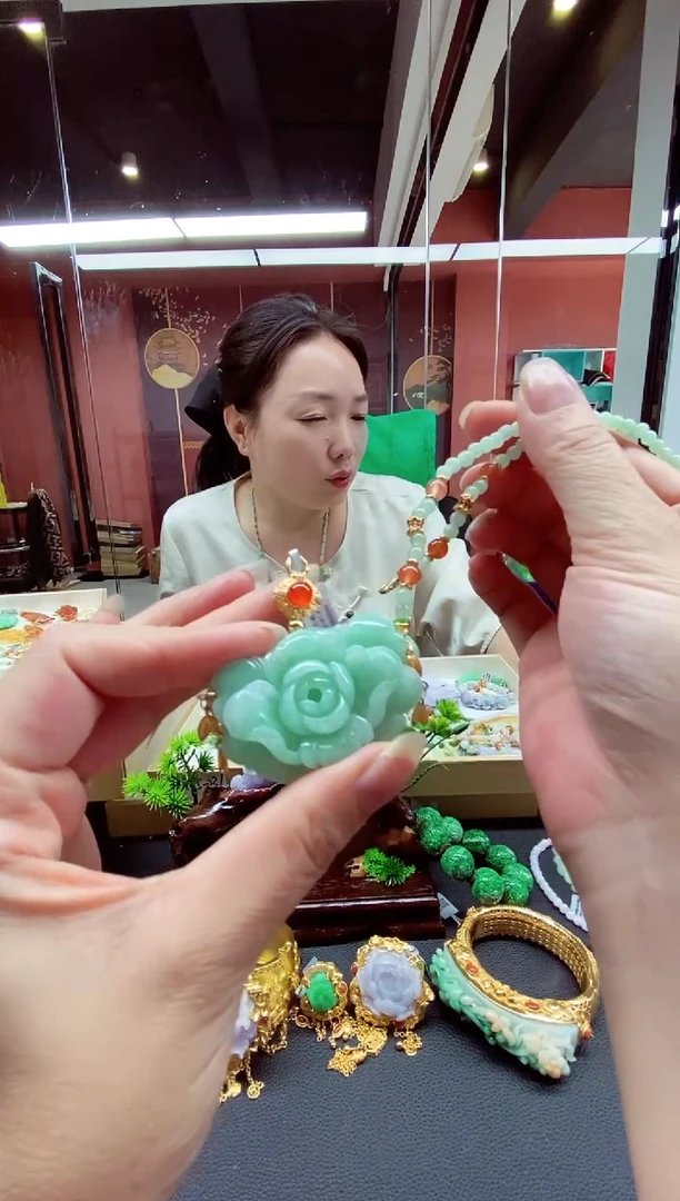 翡翠未镶嵌颈饰翡翠吊坠