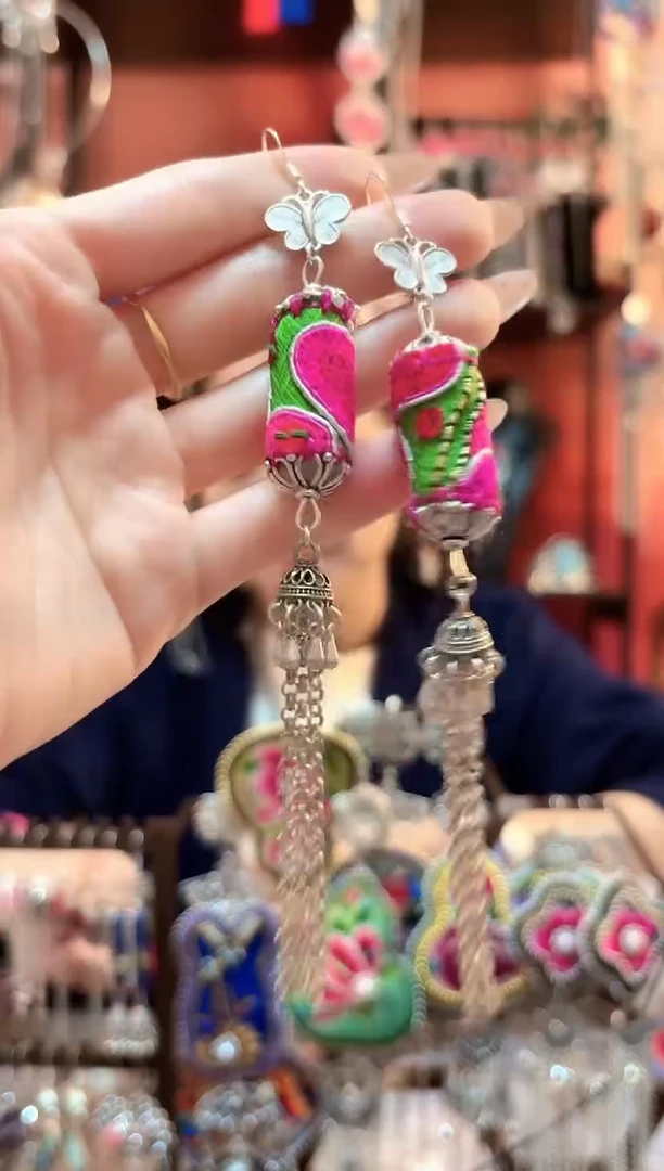 织绣云织谣民族风精美饰品   287