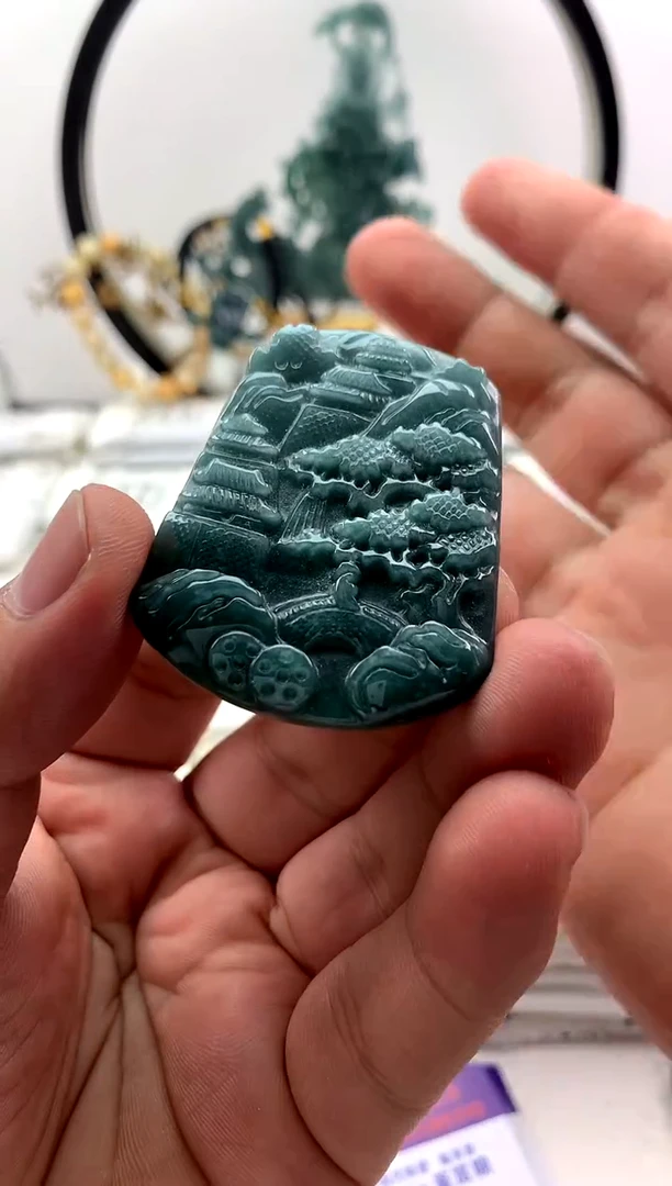 翡翠未镶嵌颈饰山水牌