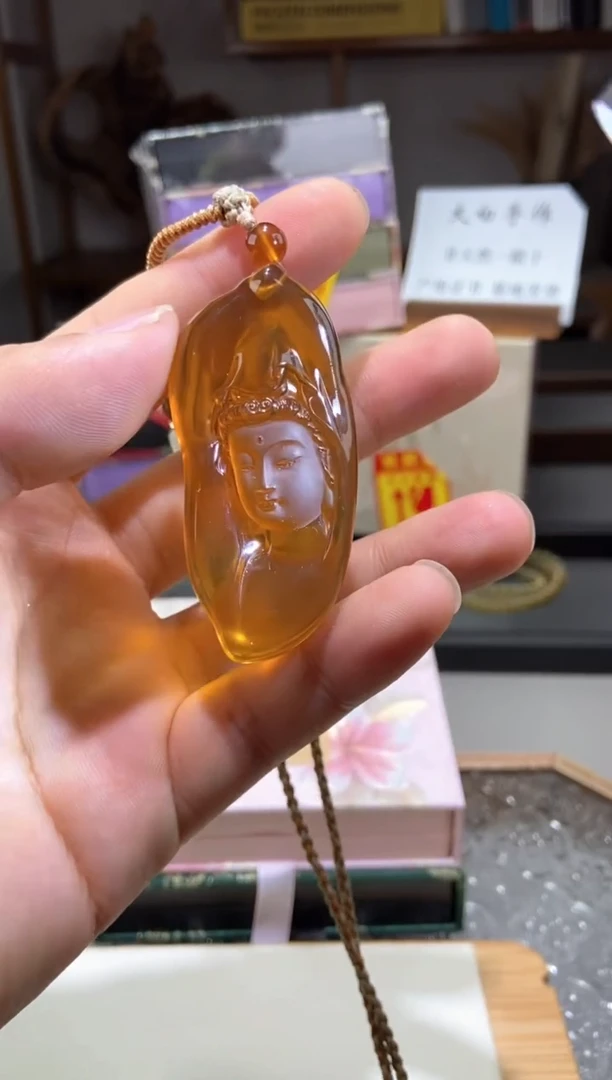 琥珀颈饰未镶嵌金棕珀观音吊坠