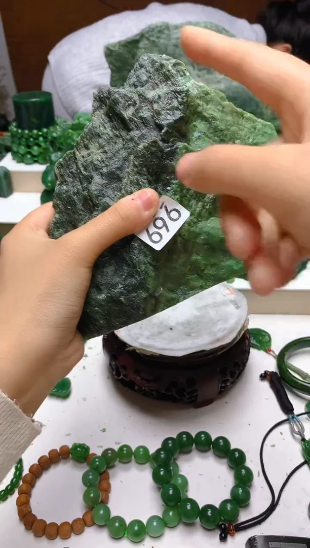 未镶嵌和田玉（碧玉）珠宝半成品1