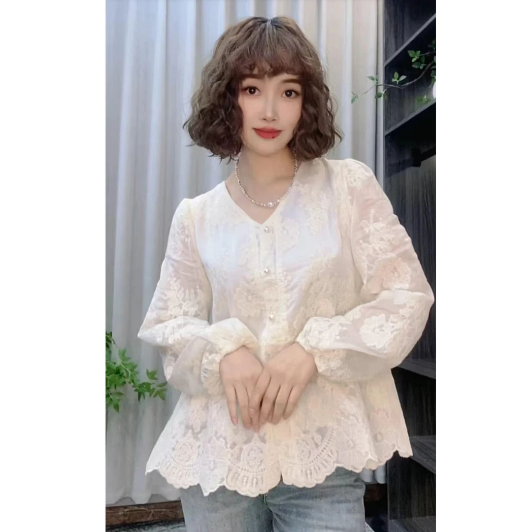 2662#新款长袖蕾丝常规款V领蕾丝衫拼接法式上衣洋气春季显瘦小衫