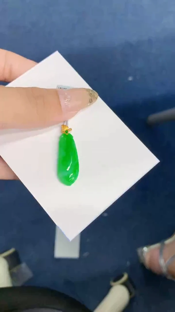 翡翠18K金镶嵌颈饰           1