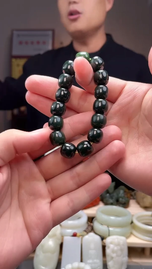 颈饰未镶嵌和田玉手串