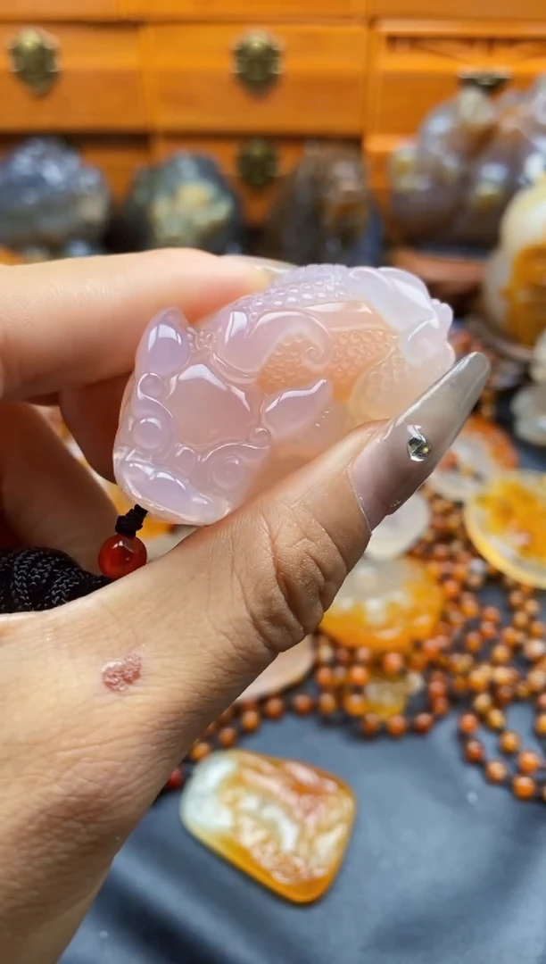 玛瑙/玉髓挂件未镶嵌静*ll
