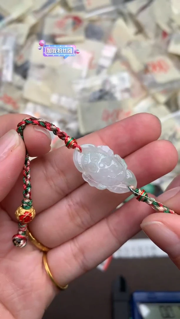 翡翠挂件未镶嵌  —