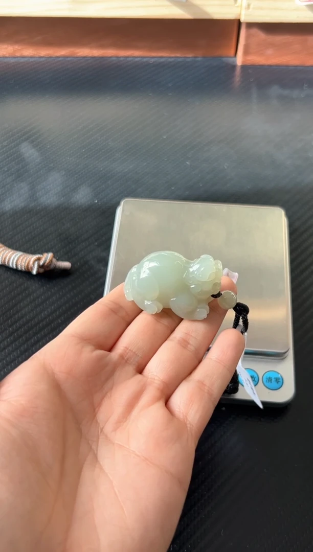 吊坠(赠链)未镶嵌和田玉麽*茶且末微色差近矿
