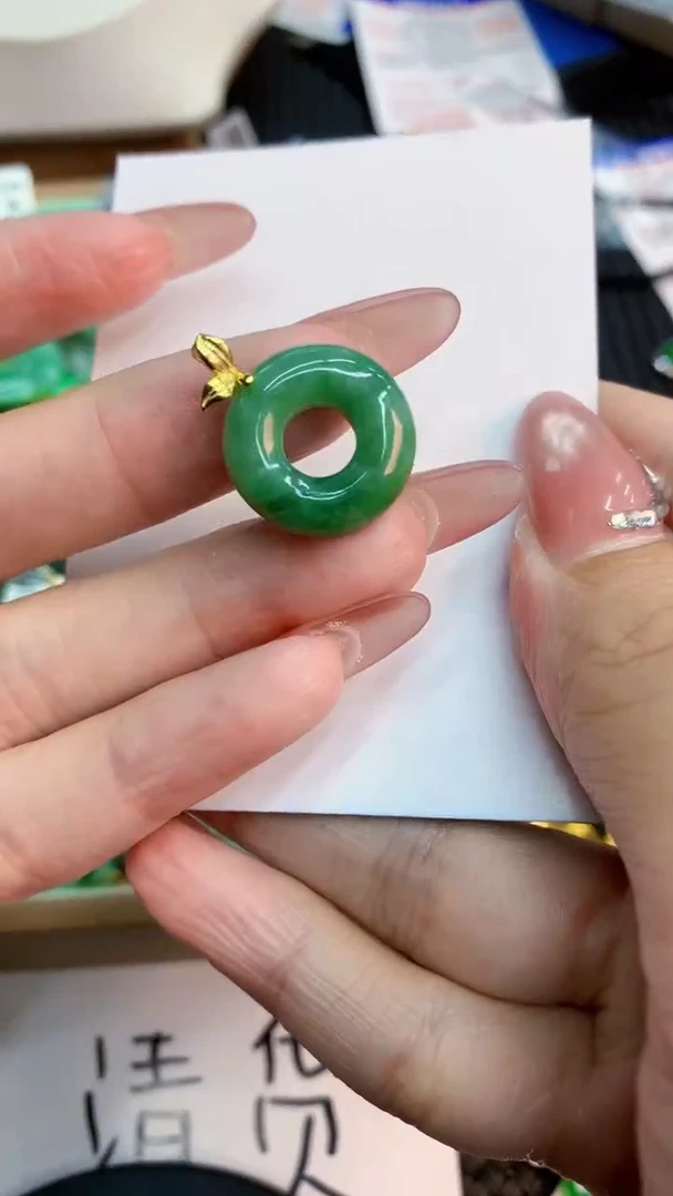 翡翠未镶嵌吊坠(不含链)1