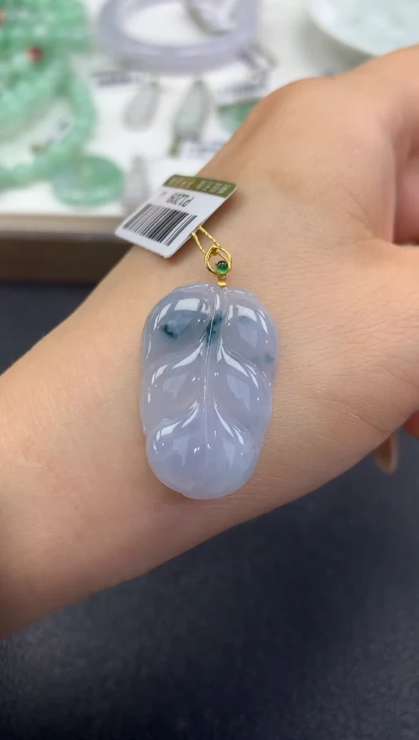 颈饰18K金镶嵌翡翠退货需吊牌标签完好