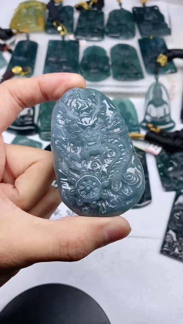 颈饰未镶嵌翡翠