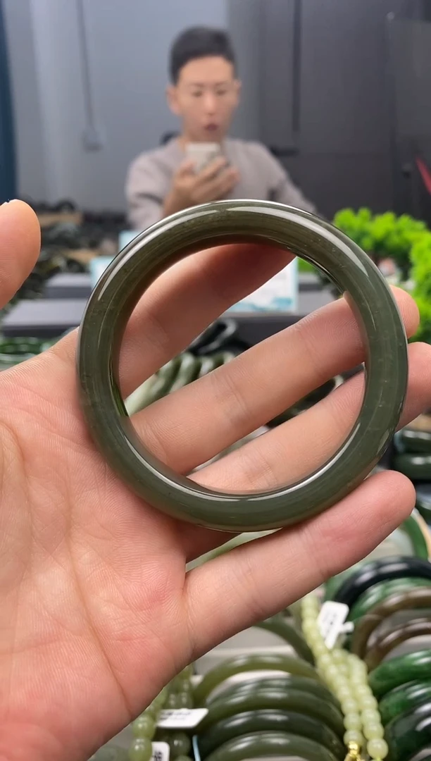未镶嵌手镯和田玉56.5