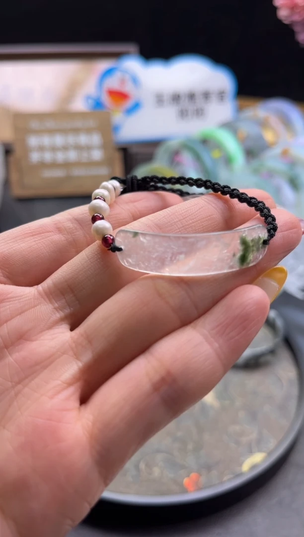 未镶嵌挂件翡翠半镯