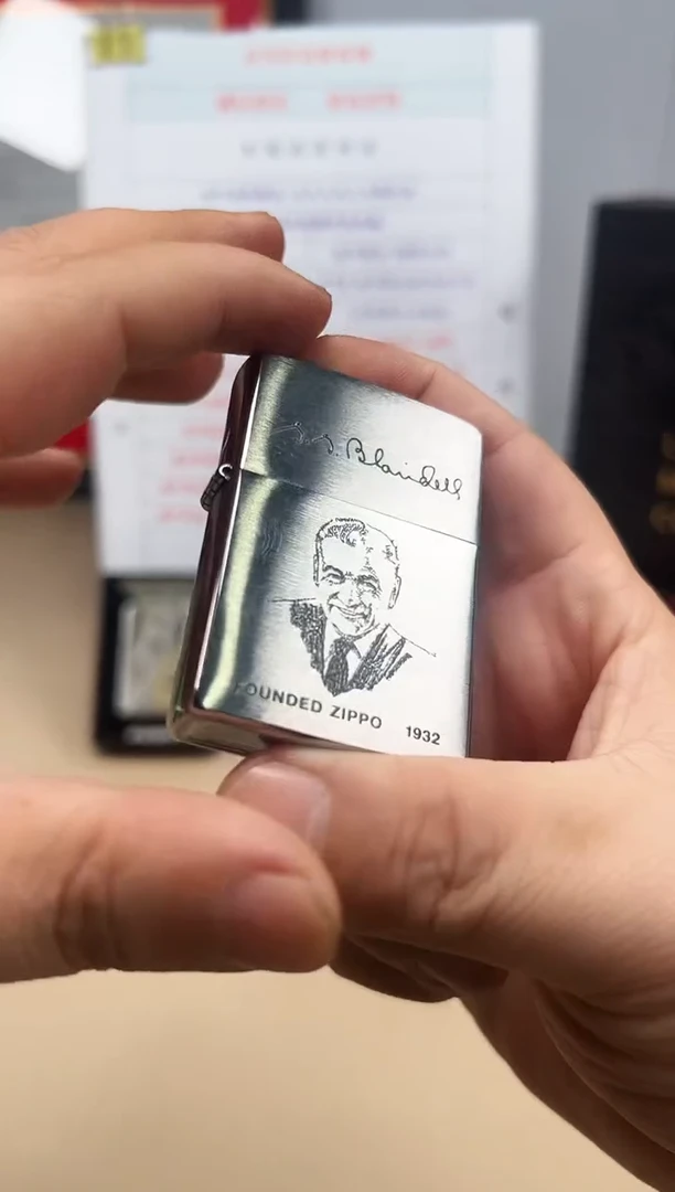 铜200FL创始人肖像签名