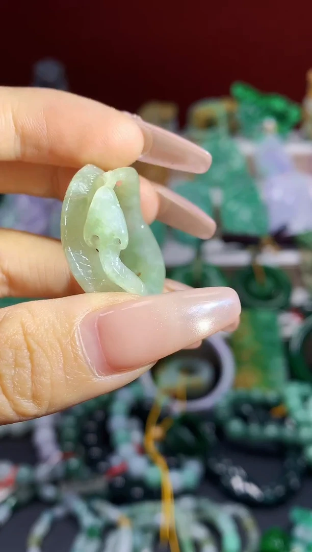 颈饰未镶嵌翡翠天然A货翡翠