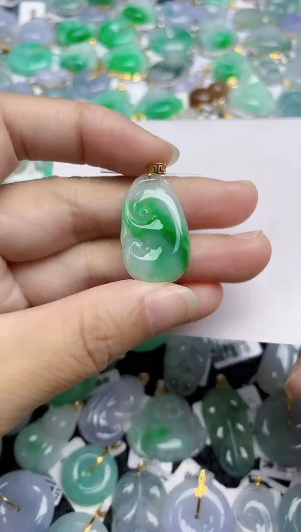 翡翠18K金镶嵌颈饰天然翡翠A货