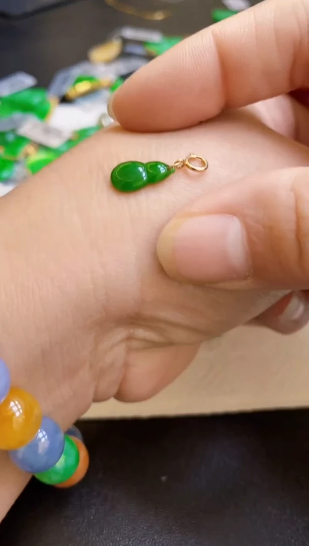 【闪购商品】翡翠颈饰18K金镶嵌葫芦