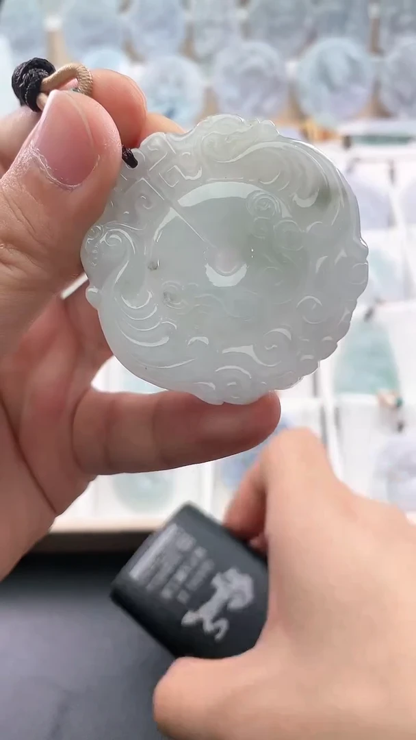 翡翠未镶嵌颈饰..../6/7/ 247