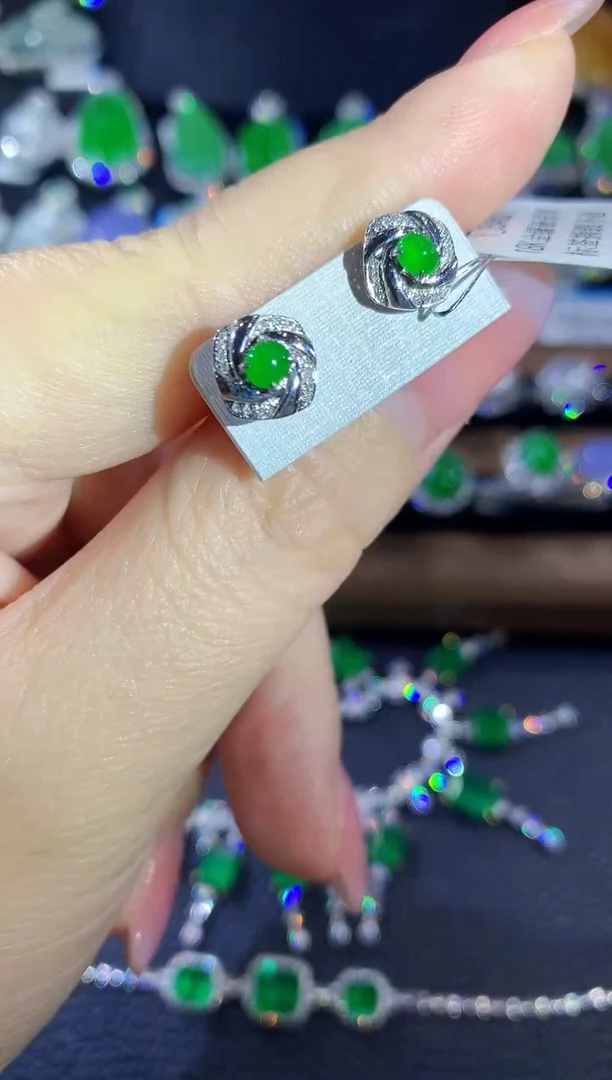 18K金镶嵌翡翠耳饰A12