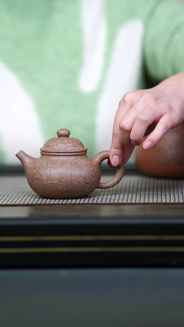 茶壶紫砂诺**舟全手粗砂冷金黄容天180cc