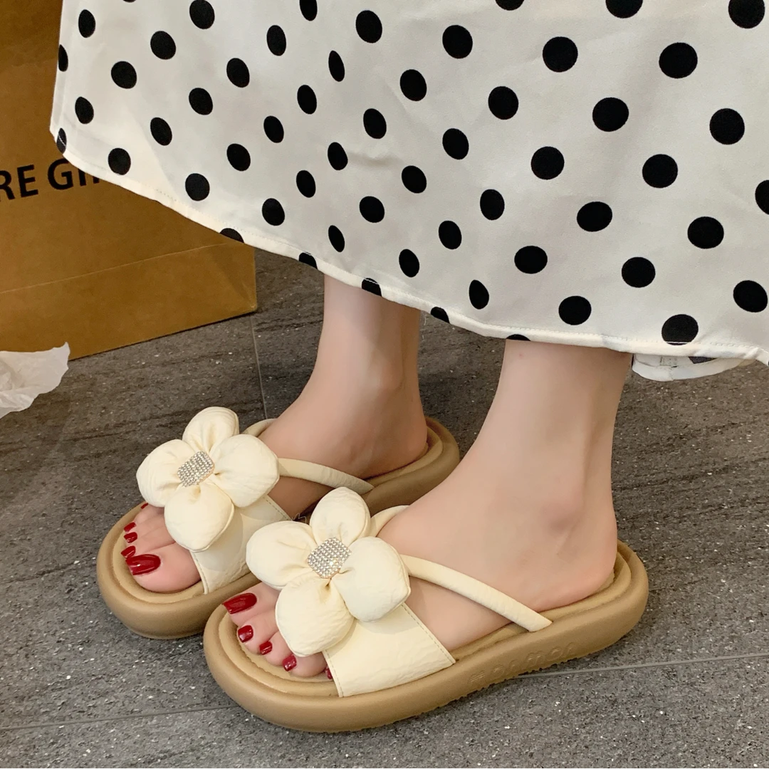 夏天外穿拖鞋女款2025新款爆款一字拖平底配裙子穿的时尚凉拖鞋