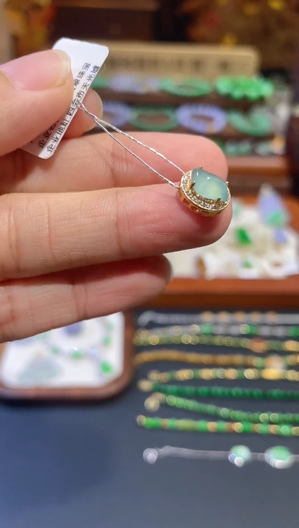 颈饰未镶嵌翡翠百元以下不出证