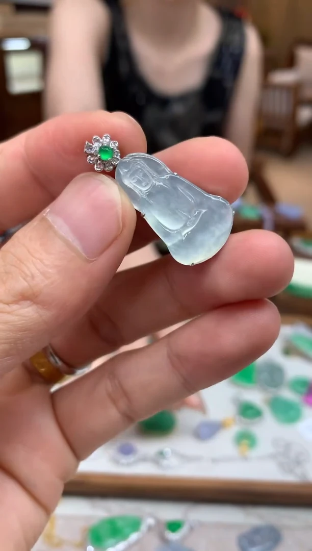 翡翠18K金镶嵌吊坠(不含链)观音