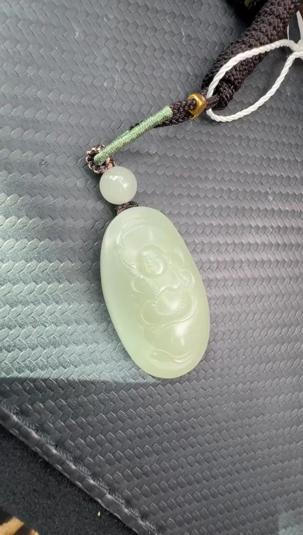 吊坠(不含链)未镶嵌和田玉且末近矿微色差吊坠