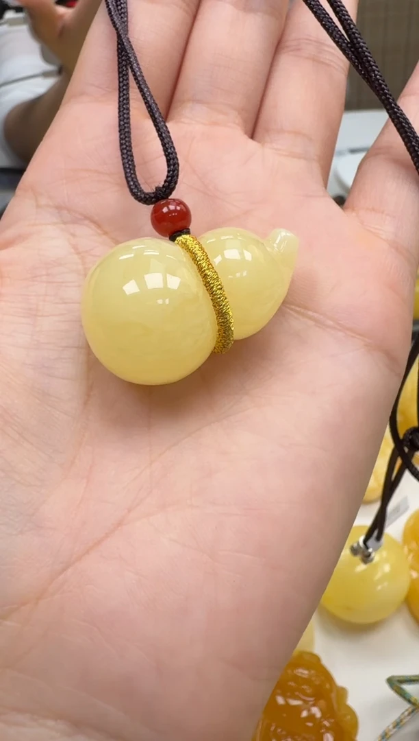 裸石琥珀未镶嵌如图