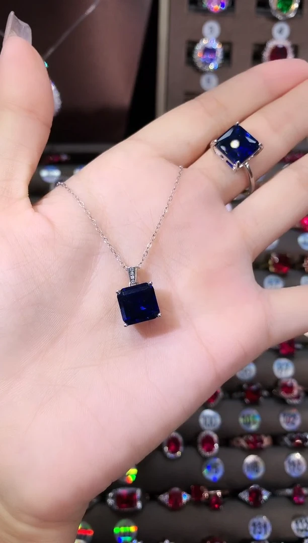 吊坠(赠链)蓝宝石银S925镶嵌10银色