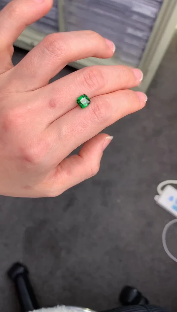 【闪购商品】石榴石（沙弗莱）裸石未镶嵌2ct沙弗莱