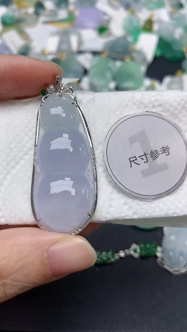 颈饰18K金镶嵌翡翠最****人天然缅甸A货翡翠