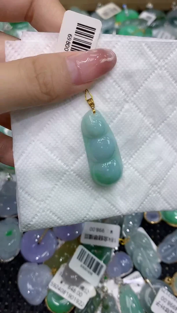 翡翠18K金镶嵌颈饰111111111111