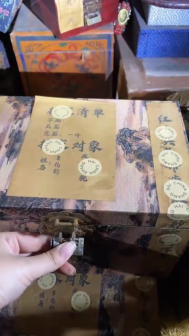 香榧木开封山水箱子