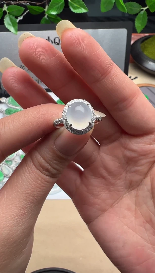 18K金镶嵌戒指翡翠白冰戒指