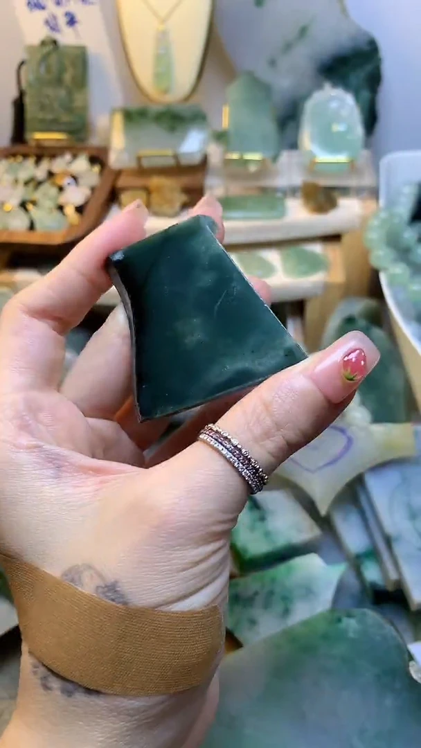 未镶嵌挂件翡翠缅甸A货翡翠,没有运费险,有纹有裂