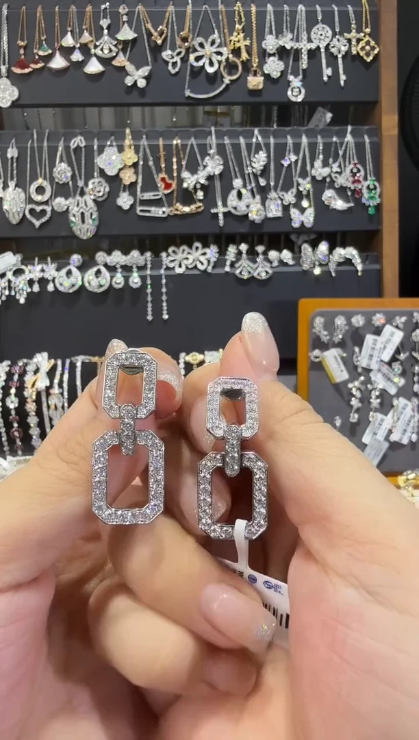 铂Pt950镶嵌实验室培育钻石耳饰