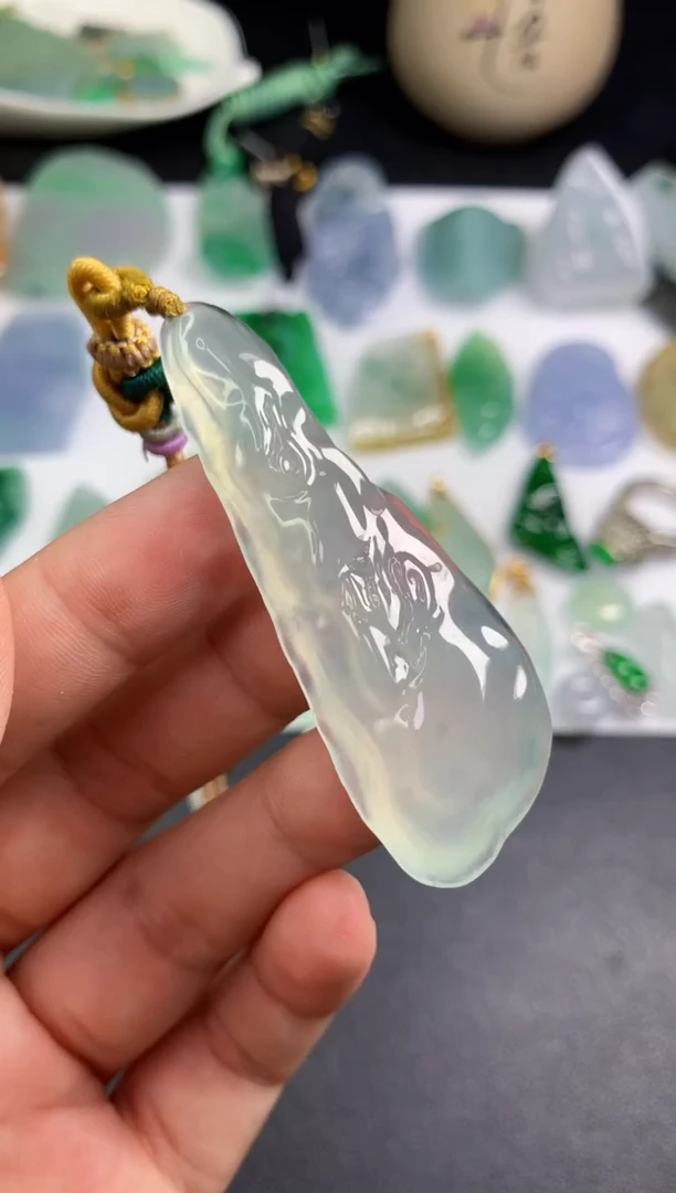 颈饰未镶嵌翡翠