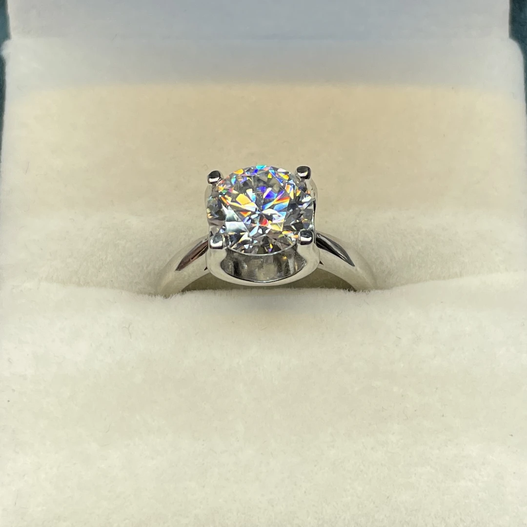 【Vivia】甄选 经典牛头戒指3.0CT