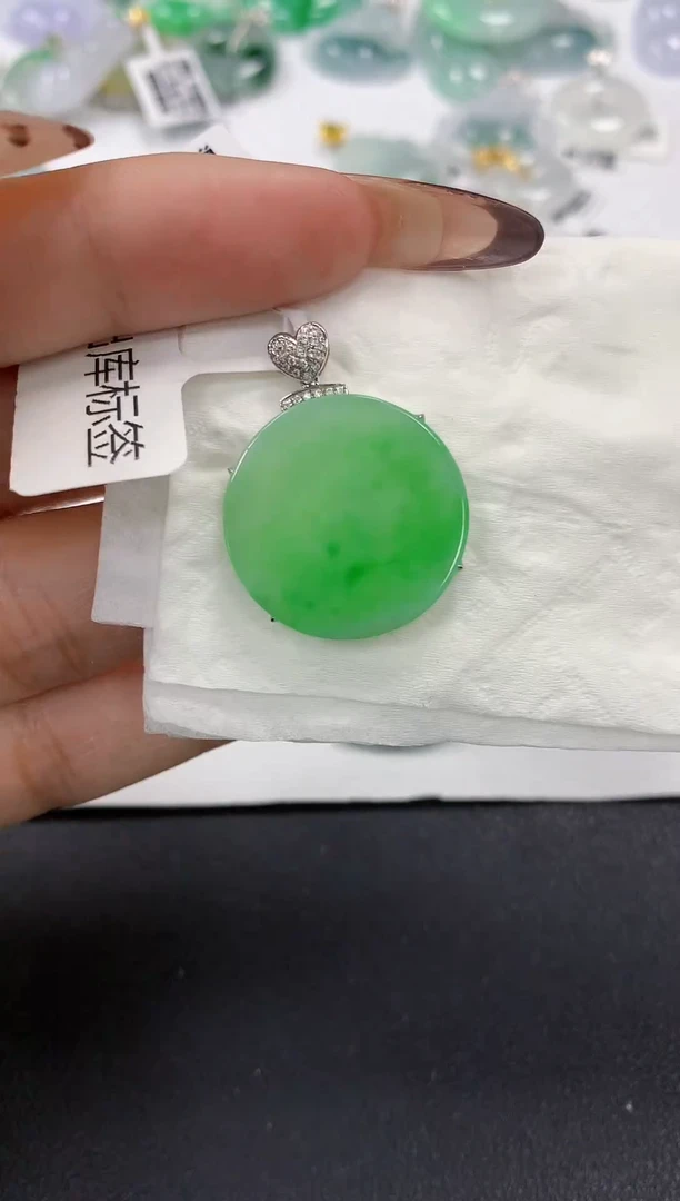颈饰18K金镶嵌翡翠a货假一赔三支持复检百元上9元证书费自理