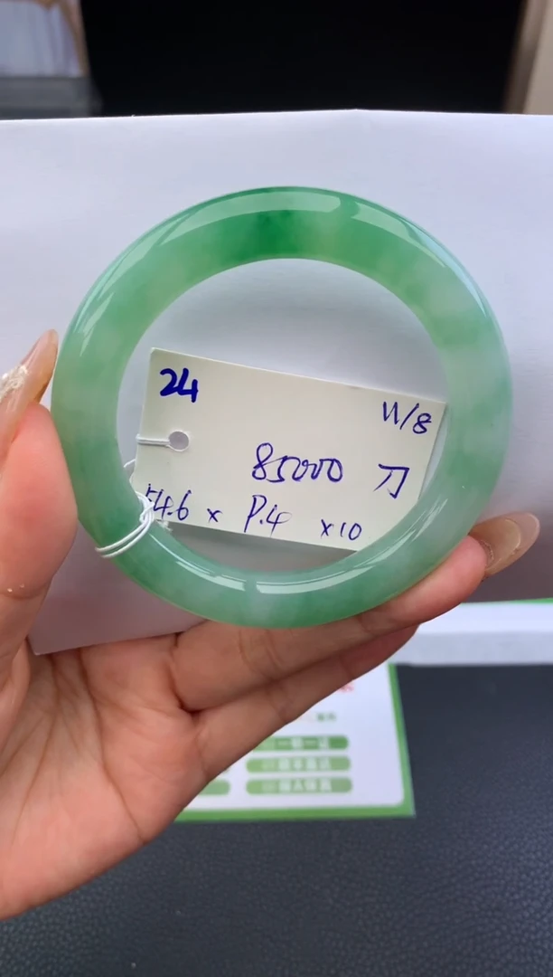 翡翠手镯未镶嵌手镯