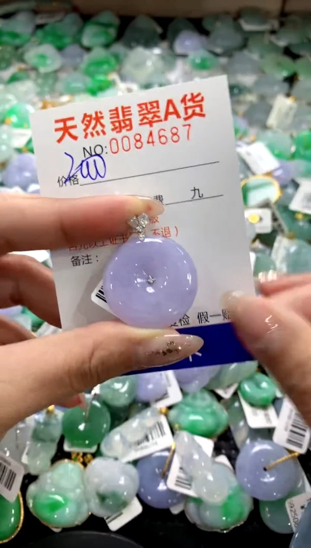 颈饰18K金镶嵌翡翠1111111111111111