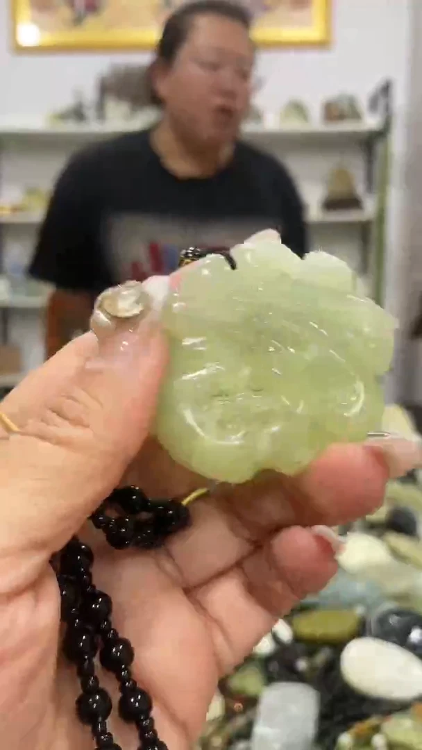 岫玉未镶嵌吊坠