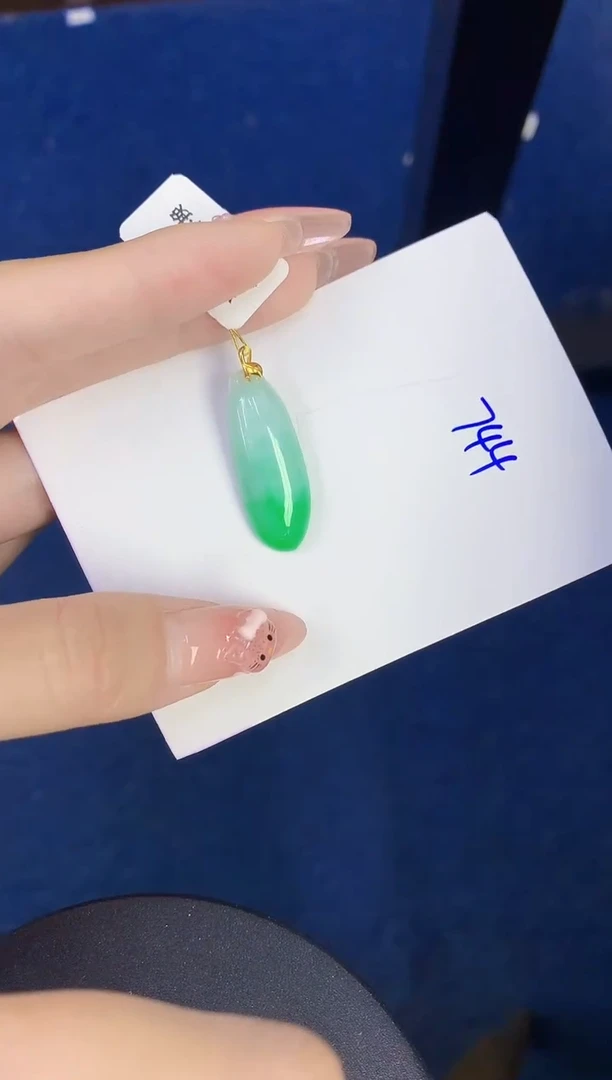 颈饰18K金镶嵌翡翠缅甸天然翡翠A货
