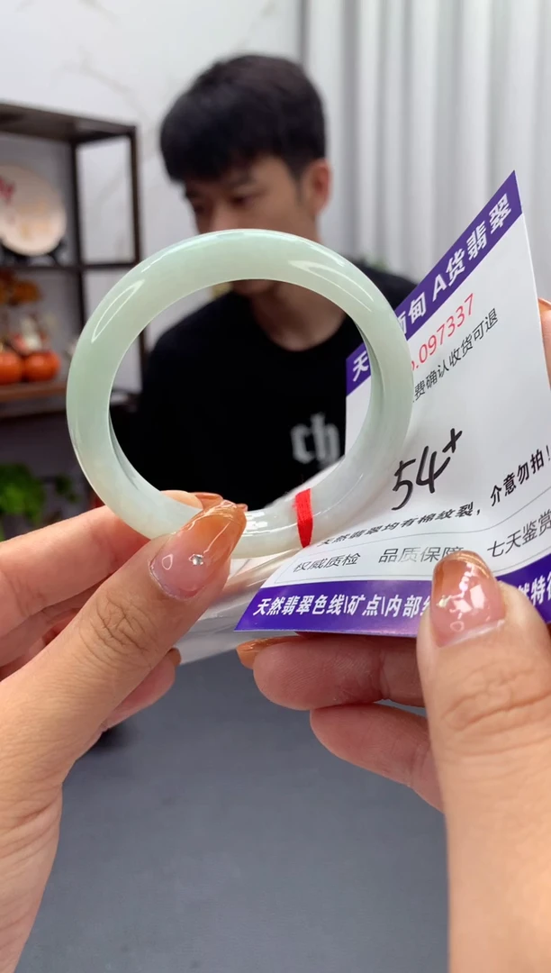 未镶嵌手镯翡翠有纹，完美者勿拍