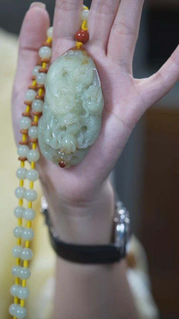 颈饰未镶嵌和田玉龙牌