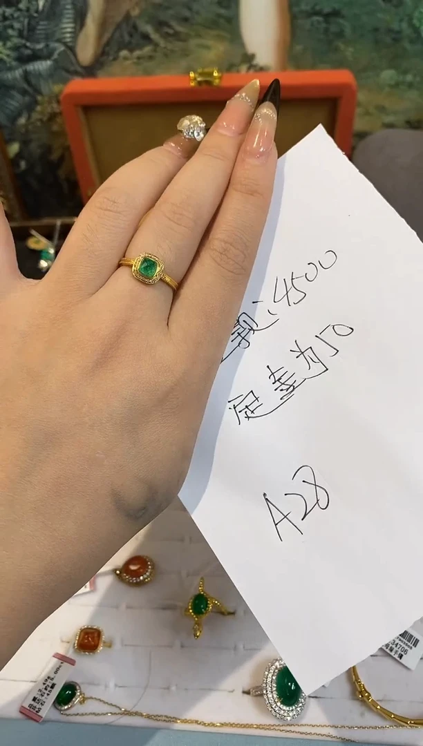 18K金镶嵌戒指祖母绿楚楚珠宝中古甄选不退换