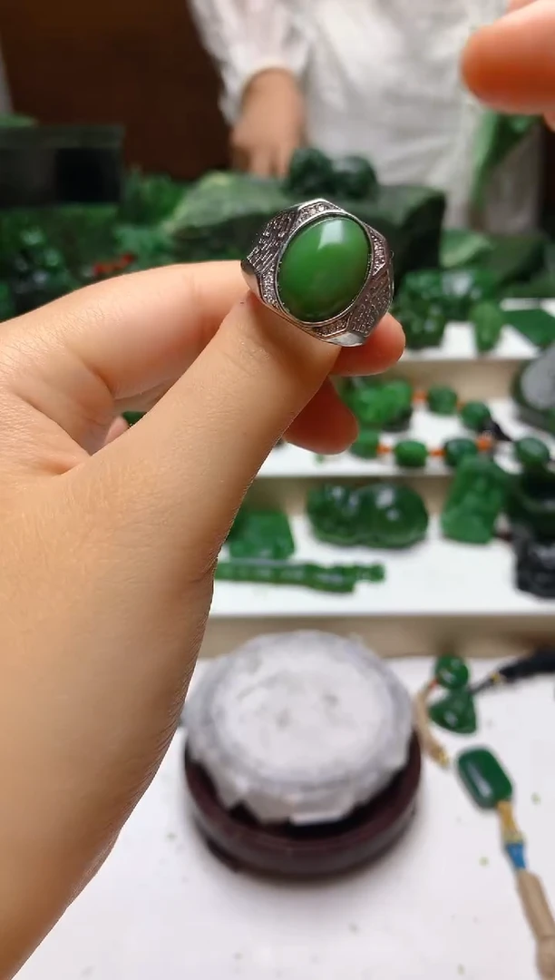 和田玉（碧玉）未镶嵌珠宝半成品随机发货一个